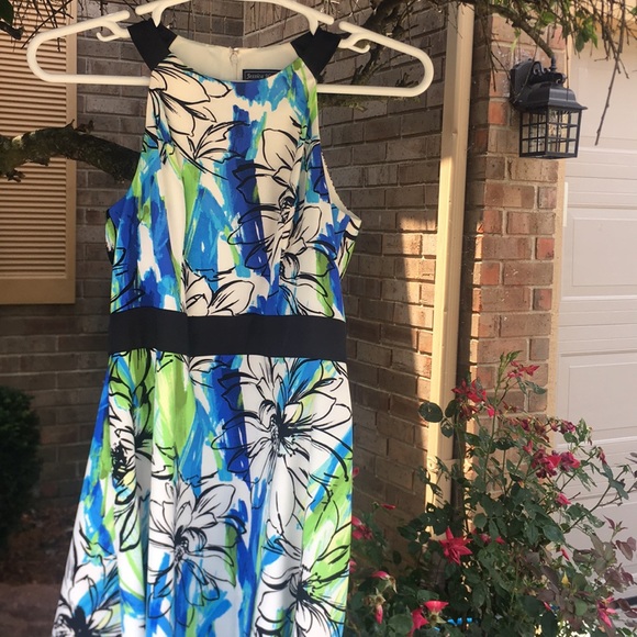 2 Miss dresses sold in bundles of 2 - Picture 2 of 5